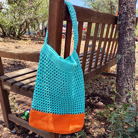 Blue Ribbon Striped Free Crochet Beach Bag Pattern